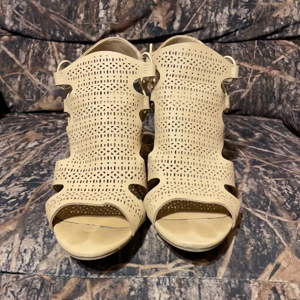 Manhattan collection tan heels
